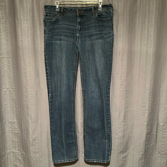 Maurices Jeans - Picture 1 of 6